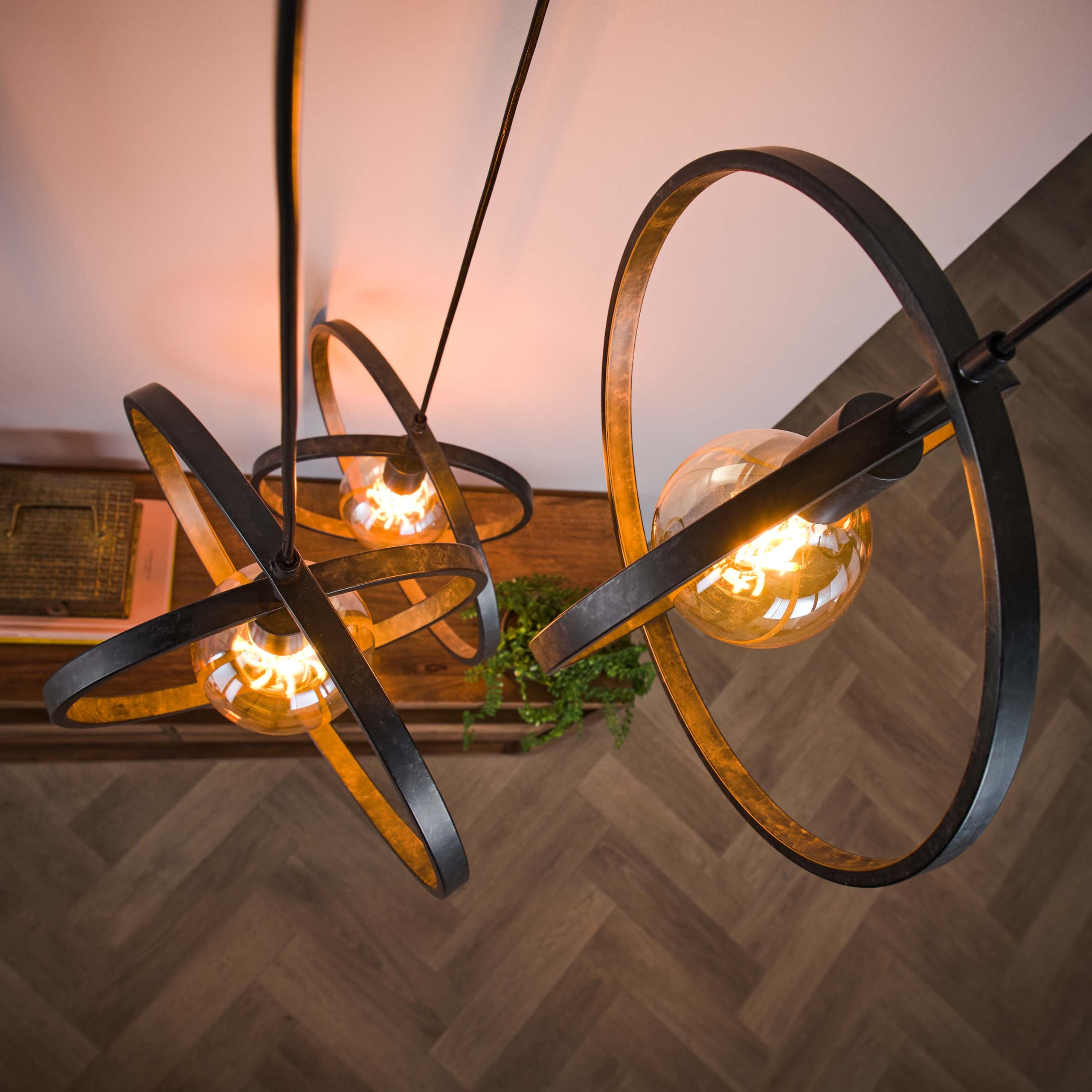 Suspension Orbitra Trio – Design en anneaux étagés en anthracite (3 flammes)