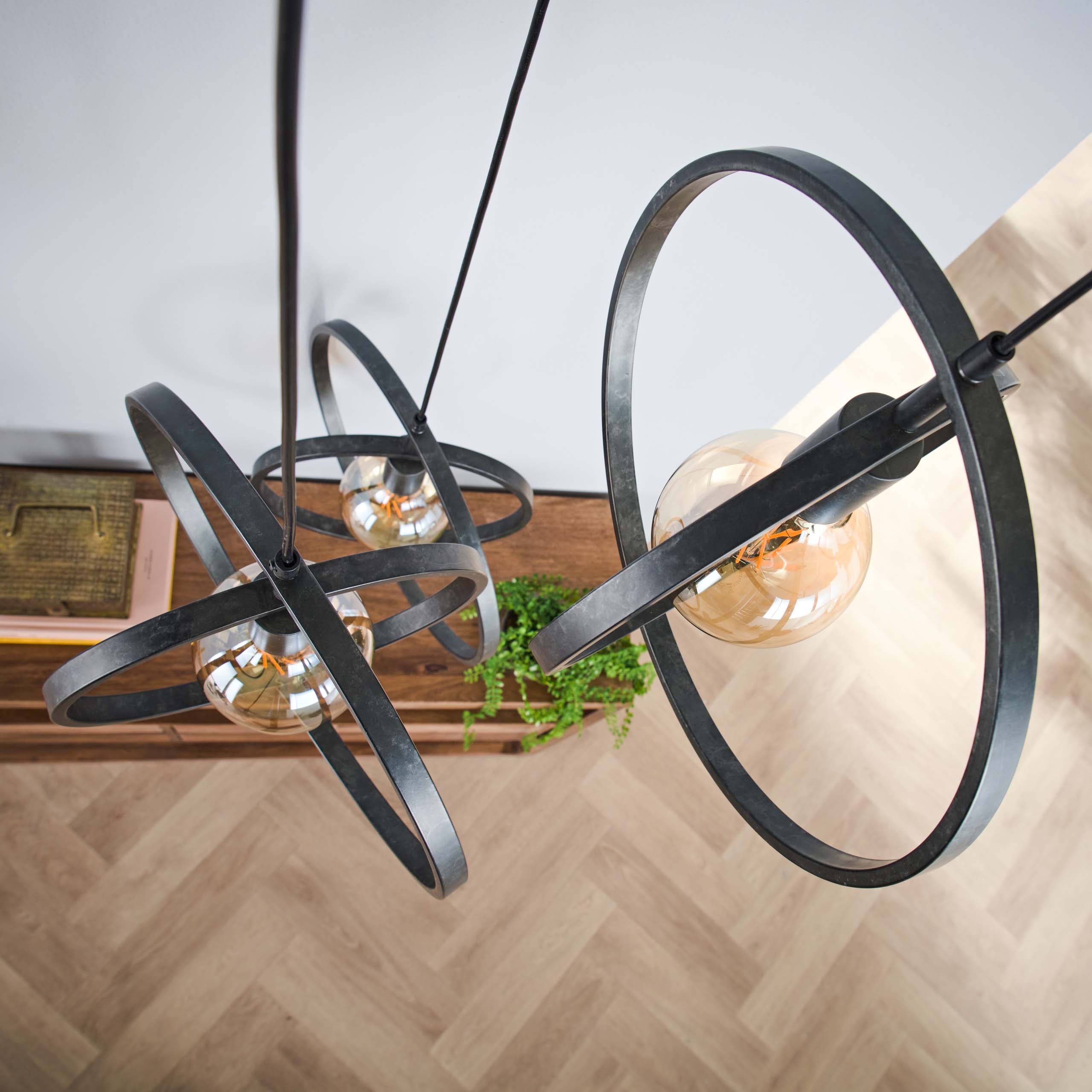 Suspension Orbitra Trio – Design en anneaux étagés en anthracite (3 flammes)