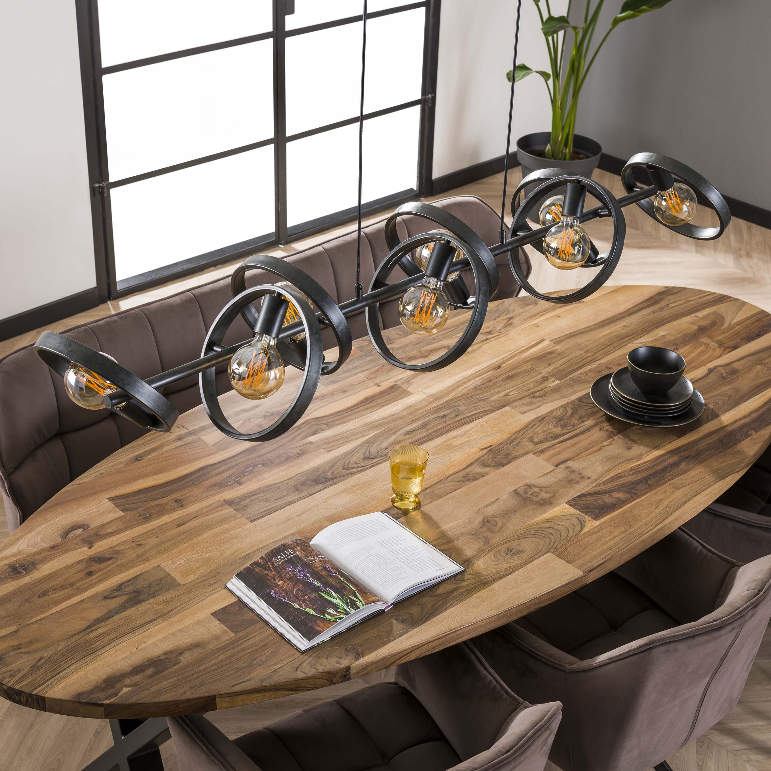 Suspension Arkon Octa – Design à structure métallique ouverte en charbon (8 flammes)