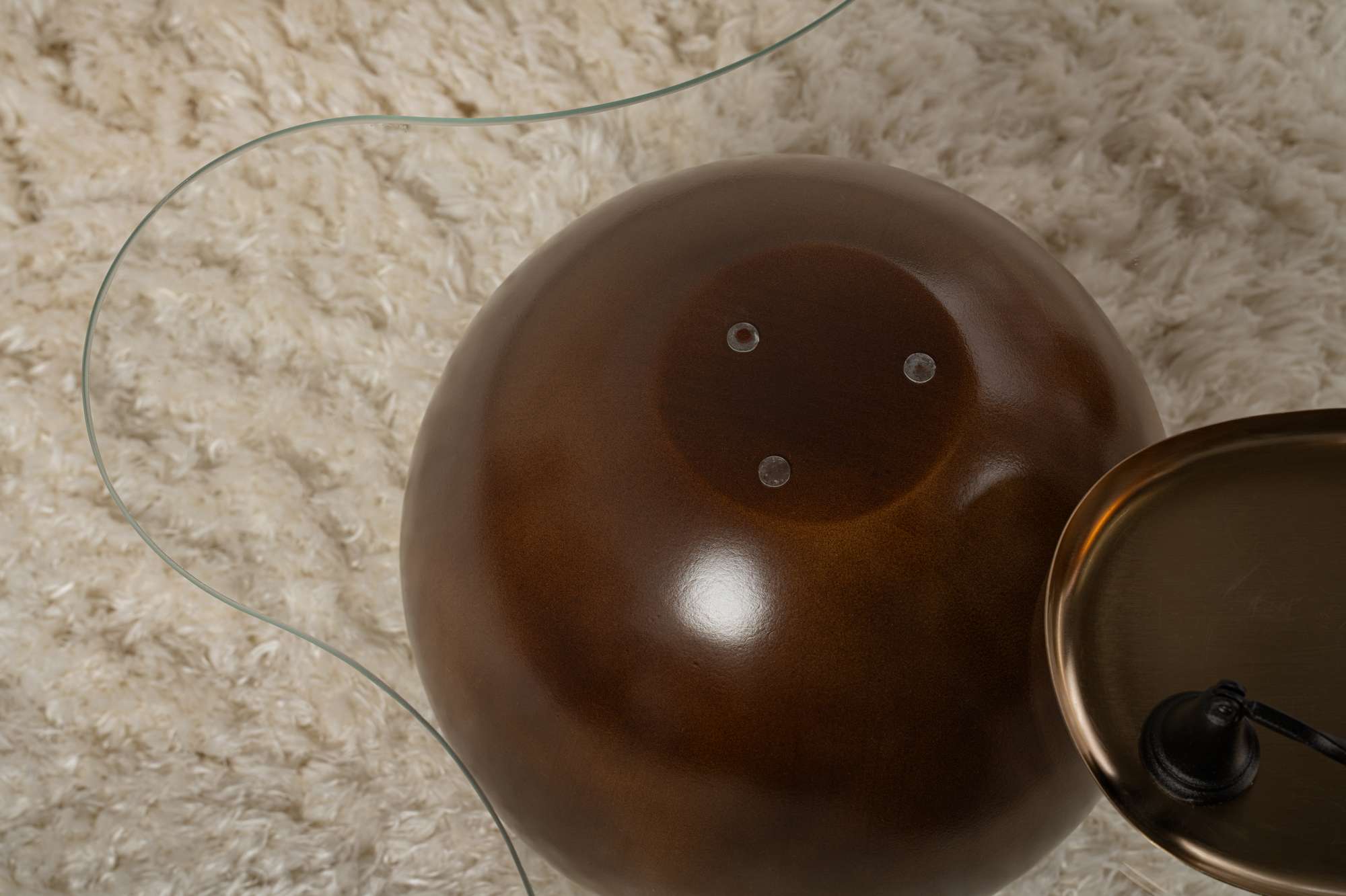 Table basse Trevano - plateau en verre trempé avec silhouette ondulée