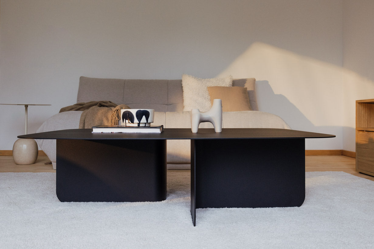 Couchtisch Livia – Japandi Design aus pulverbeschichtetem Blech