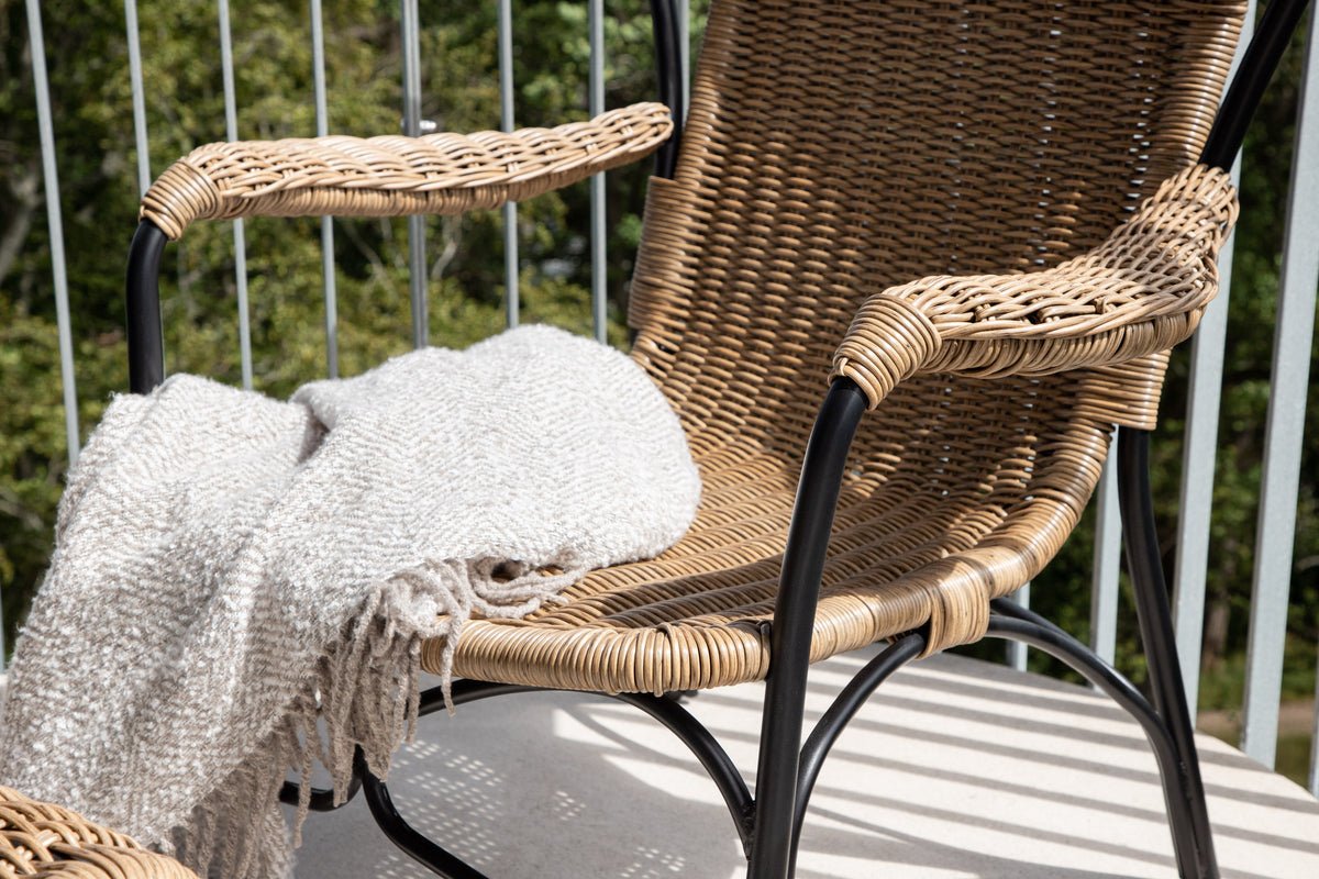 Fauteuil lounge de jardin Asia - avec structure noire et coussins clairs