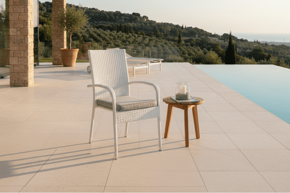 2er Set - Gartenstuhl Alwa - ein weißer aus Rattan gefertigter Stuhl