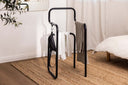 Porte-manteau James – valet minimaliste pour homme au design de chaise