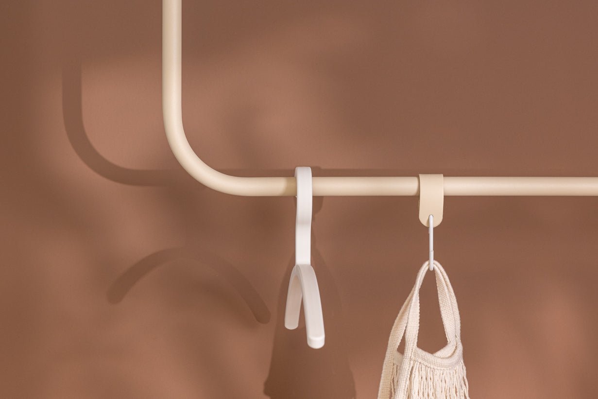 Garderobe/Kleiderstange Enio – Abgerundetes Design mit Deckenmontage