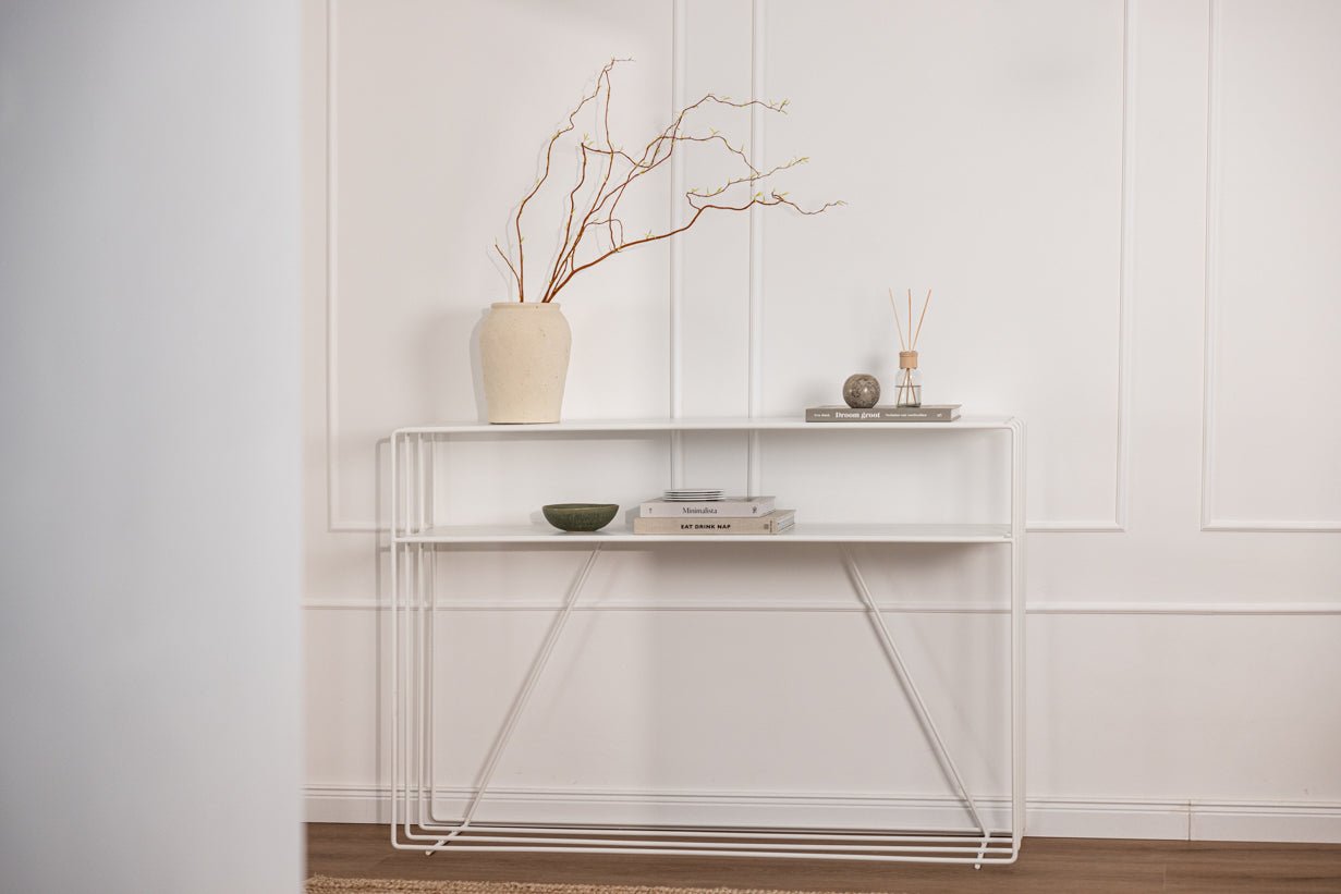 Commode Ria – design métallique avec deux étagères