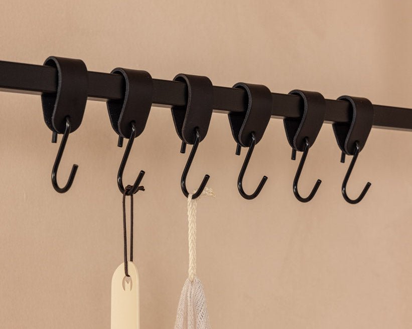 Leder Kleiderhaken Arcoro aus Stahl & Echtleder