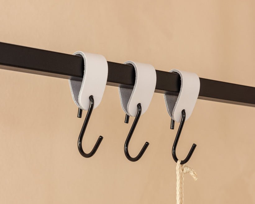 Leder Kleiderhaken Arcoro aus Stahl & Echtleder