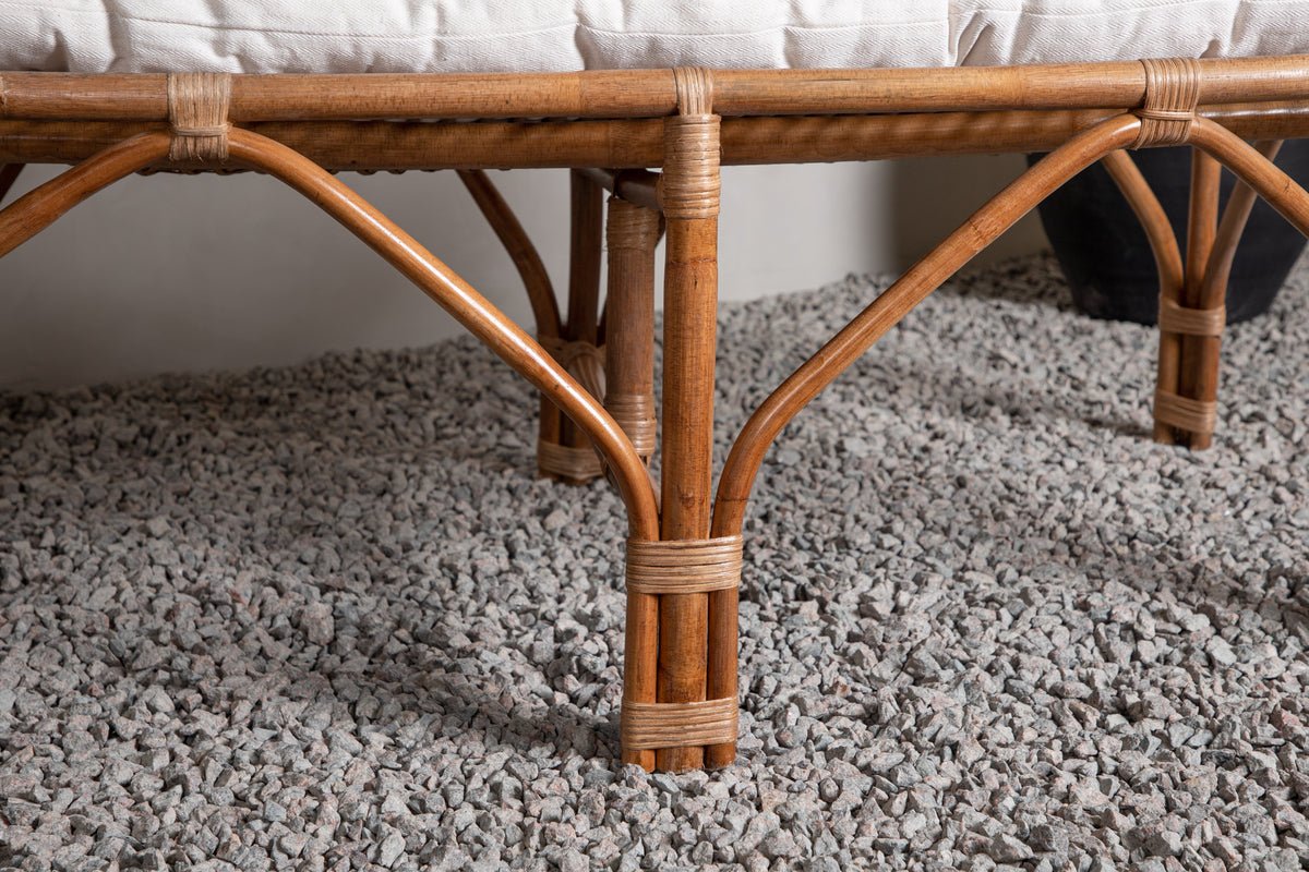 Loungesessel Sevilla – aus Rattan inklusive creme-weißem Kissen