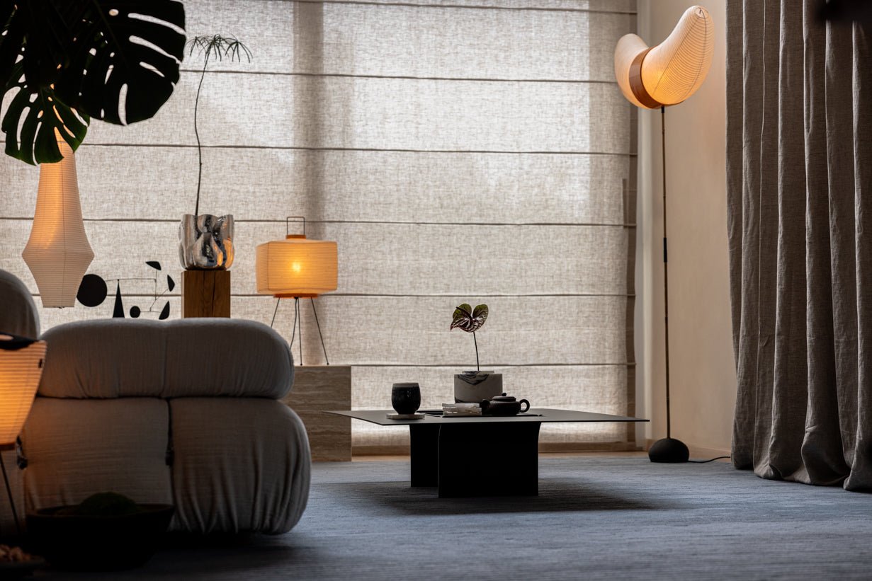 Table basse Cut – Design minimaliste en acier avec ouverture créative