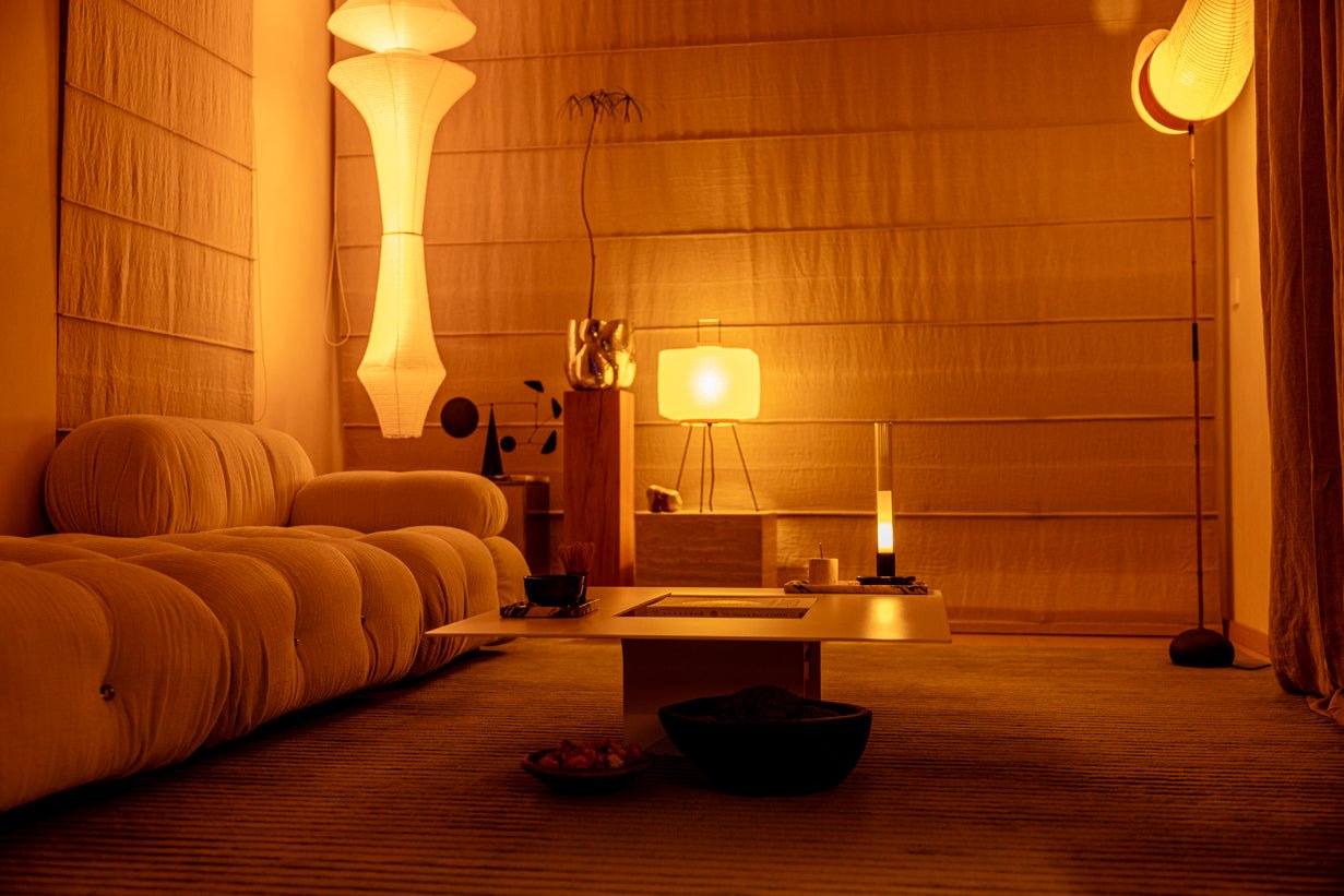 Table basse Cut – Design minimaliste en acier avec ouverture créative