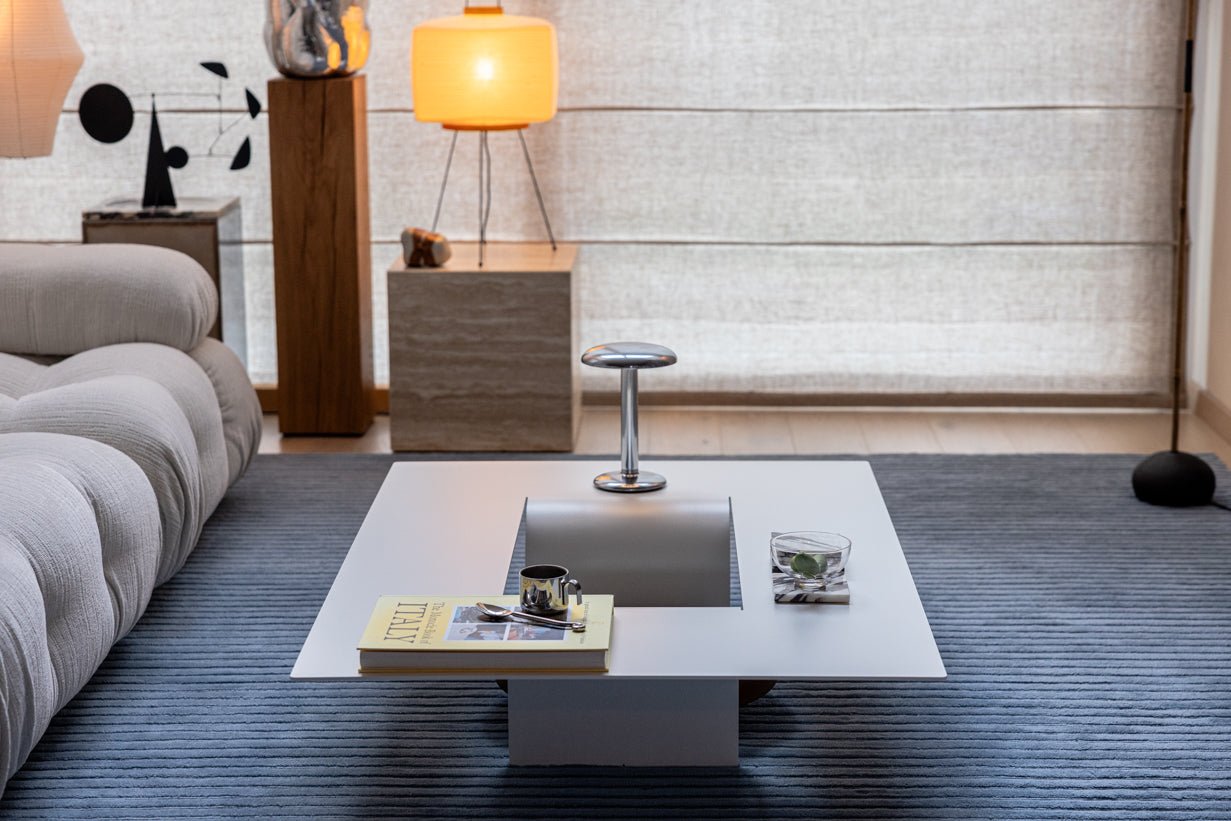Table basse Cut – Design minimaliste en acier avec ouverture créative