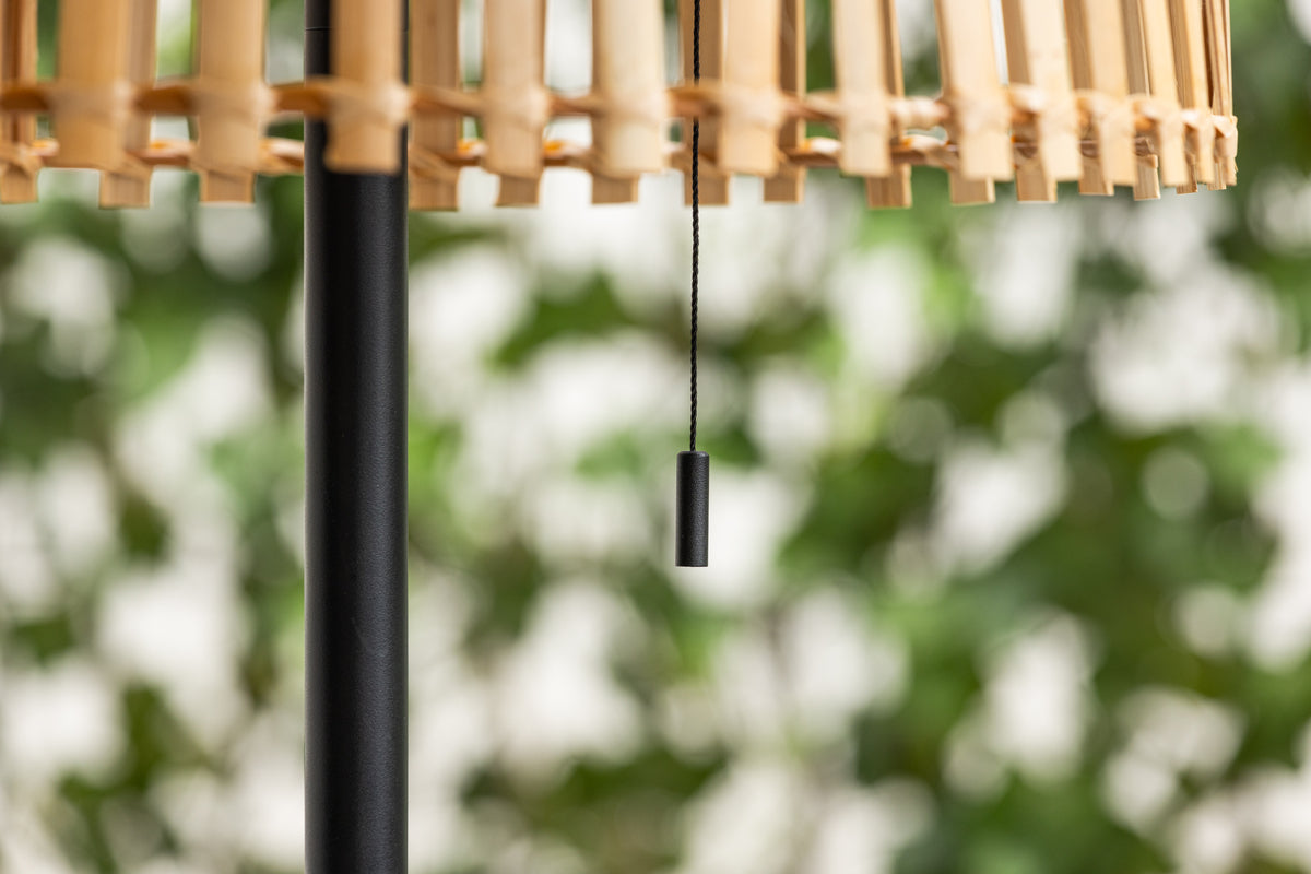 Outdoor-Stehlampe „Elan“ – wetterfeste Stehleuchte aus Bambus & Metall