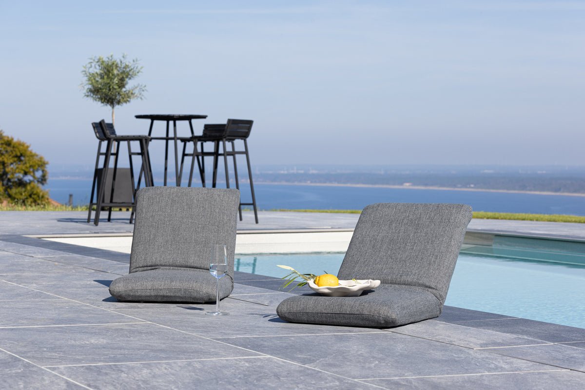 Sonnenliege Zephyra - aus Polyester mit Stahlgestell in Grau