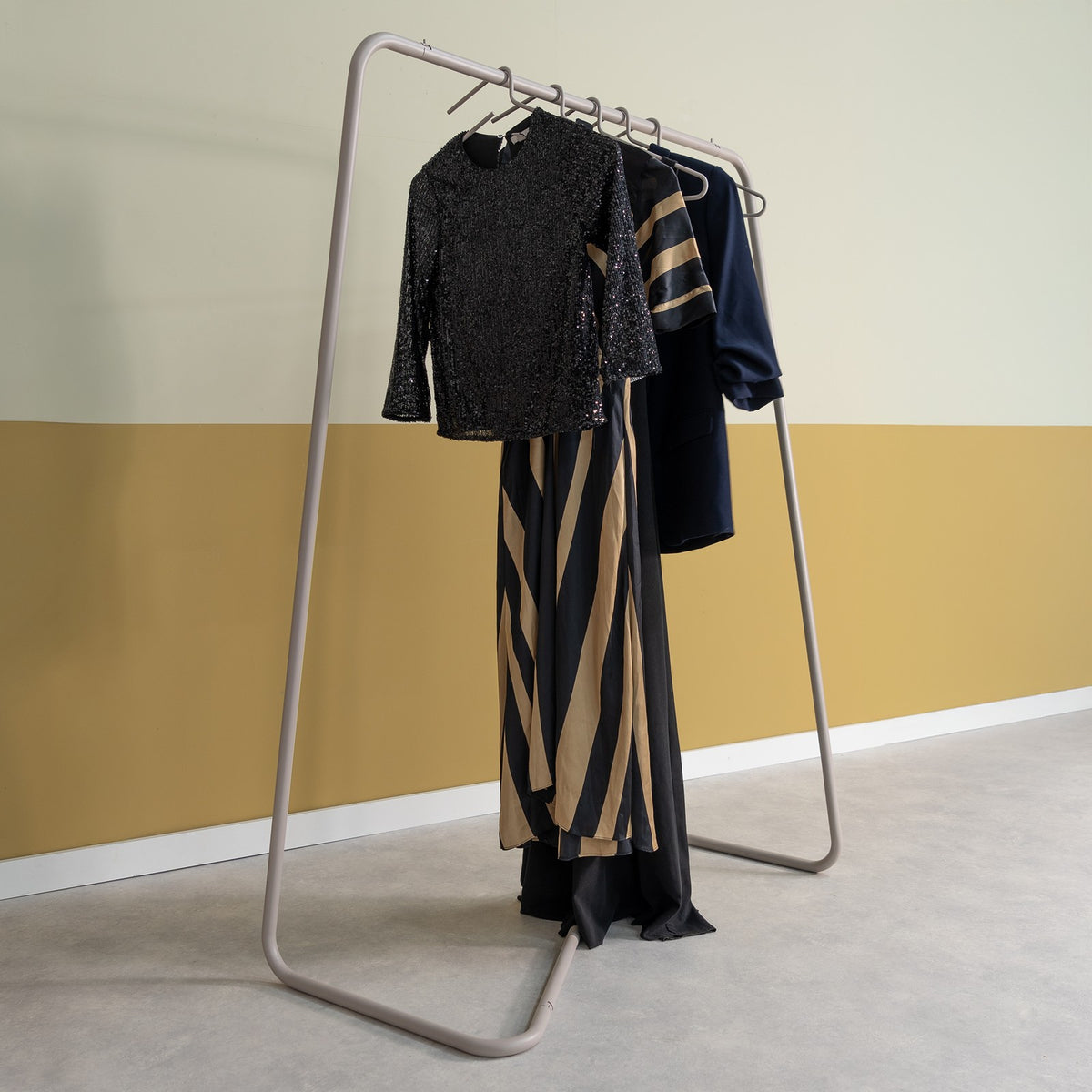 Designer Kleiderständer Levaro