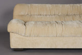 Sofa Talaro mit gerafftem Samtbezug