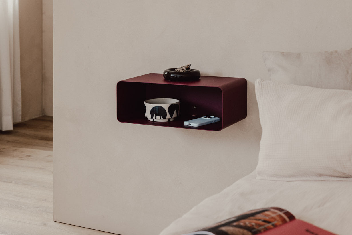 Table de chevet Nelio – Design suspendu avec passage de câble