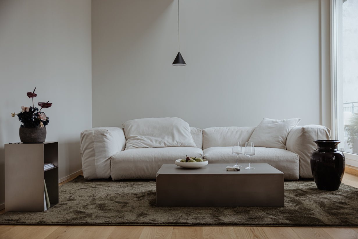 Table d'appoint/table de chevet RAW C – cube en acier inoxydable avec étagère intégrée