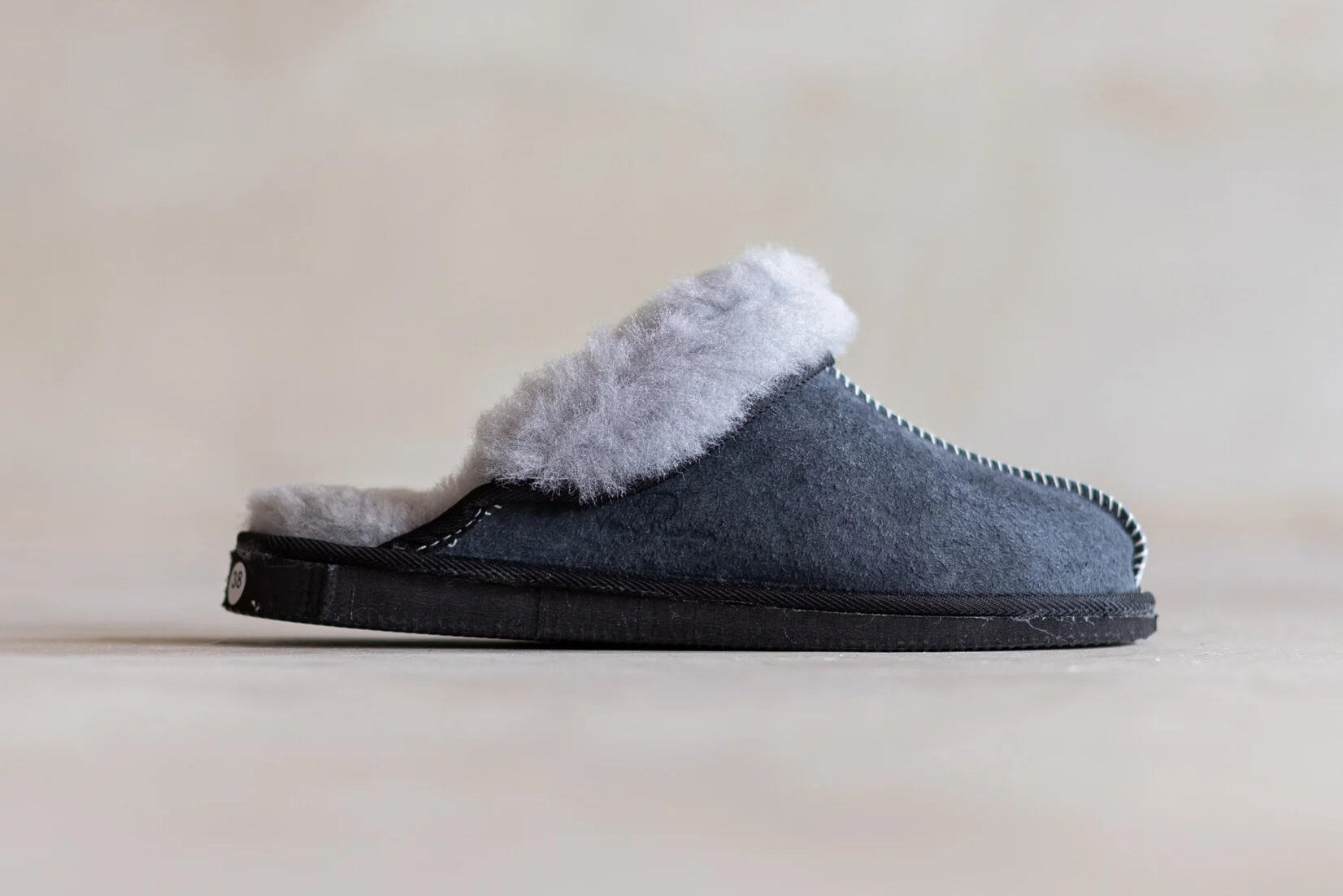 Chaussons d'intérieur pour femmes Nuvia en peau de mouton véritable gris