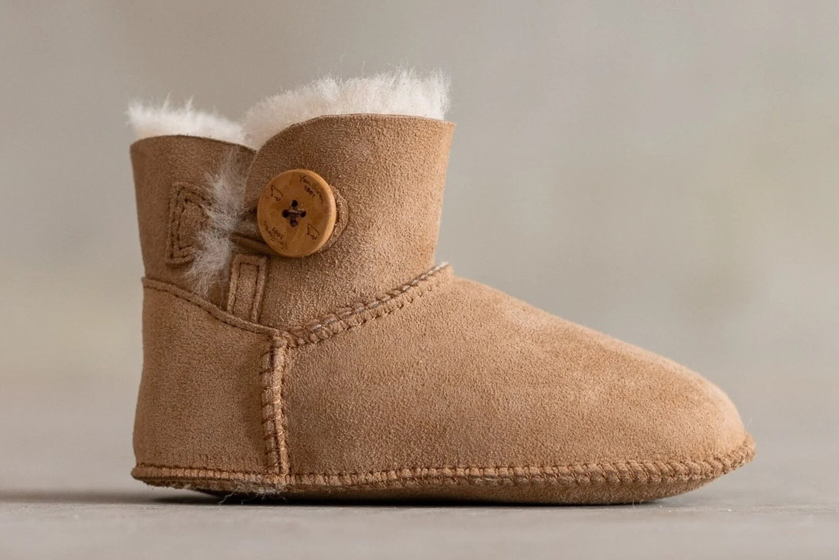 Chaussons d'intérieur pour enfants en peau de mouton Elin – Peau de mouton véritable en camel, rose & Taupe